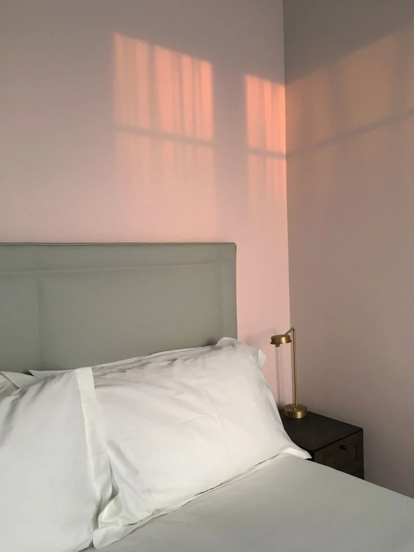 Abel Odor Pink Iris – A Contemporary, Classic Floral Bathroom 3 Abel Odor Pink Iris – A Contemporary, Classic Floral Bathroom