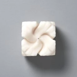 Andrej Urem Rose Candle Living