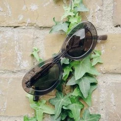 Auór Paloma Sunglasses – Midnight Wardrobe