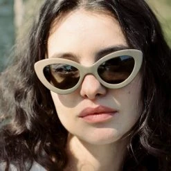Auór Valentina Sunglasses – Taupe Wardrobe