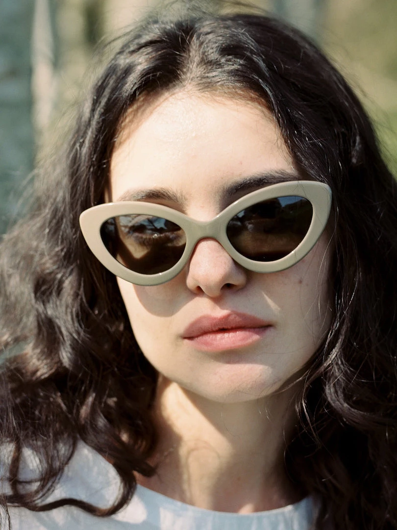 Auór Valentina Sunglasses – Taupe Wardrobe 1 Auór Valentina Sunglasses – Taupe Wardrobe