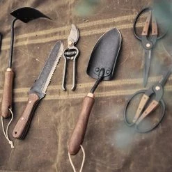 Barebones $50—$100 Garden Trowel 8 Barebones $50—$100 Garden Trowel