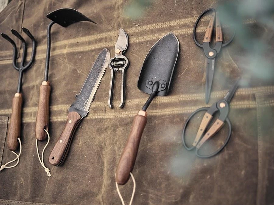 Barebones $50—$100 Garden Trowel 4 Barebones $50—$100 Garden Trowel