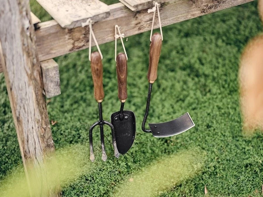 Barebones Square Hand Hoe $50—$100 4 Barebones Square Hand Hoe $50—$100