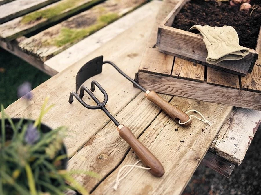 Barebones Square Hand Hoe $50—$100 5 Barebones Square Hand Hoe $50—$100