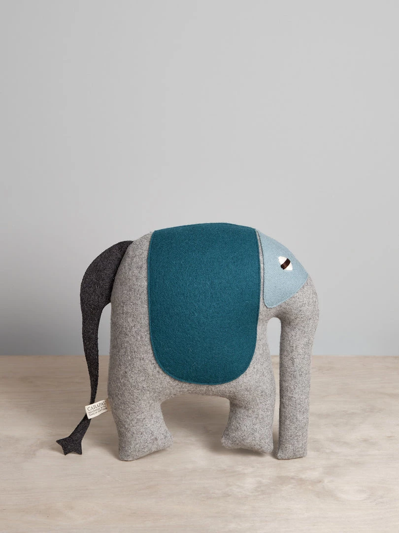 Carapau IAN, The African Bush Elephant Baby+Child 1 Carapau IAN, The African Bush Elephant Baby+Child