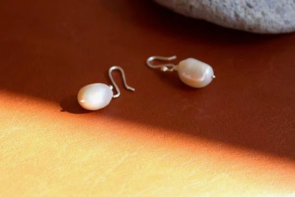 EMBR Jewellery Easy Pearl Earrings EOS Sale* 2 EMBR Jewellery Easy Pearl Earrings EOS Sale*