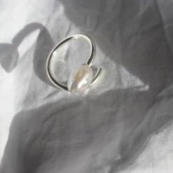 EMBR Jewellery Hypatia Pearl Ring – Silver EOS Sale*