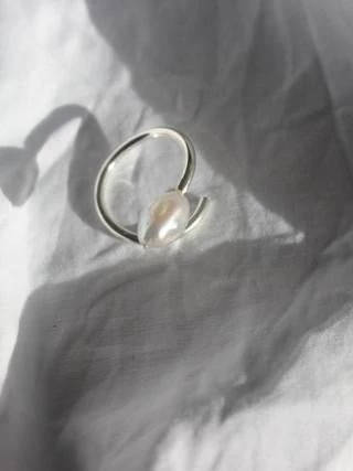 EMBR Jewellery Hypatia Pearl Ring – Silver EOS Sale* 1 EMBR Jewellery Hypatia Pearl Ring – Silver EOS Sale*