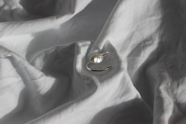 EMBR Jewellery Hypatia Pearl Ring – Silver EOS Sale* 3 EMBR Jewellery Hypatia Pearl Ring – Silver EOS Sale*