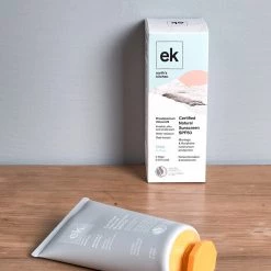 Earth's Kitchen Natural Sunscreen – 'Sensitive Skin & Babies' Moringa & Harakeke SPF50+ Bathroom 8 Earth's Kitchen Natural Sunscreen – 'Sensitive Skin & Babies' Moringa & Harakeke SPF50+ Bathroom