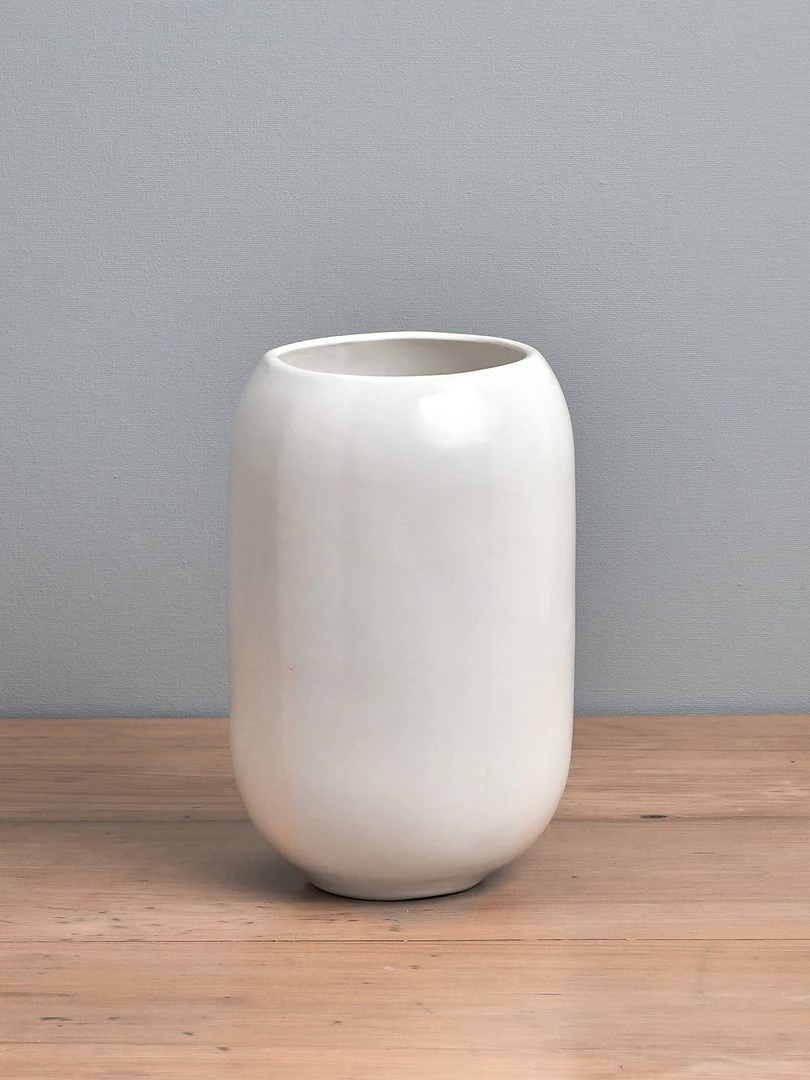Gidon Bing Living Ovum Vase - Satin White 1 Gidon Bing Living Ovum Vase - Satin White