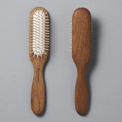 Iris Hantverk Oak Hairbrush – Oiled Wood Pins Bathroom