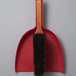 Iris Hantverk Dustpan & Brush Set – Red Kitchen+Table 5 Iris Hantverk Dustpan & Brush Set – Red Kitchen+Table