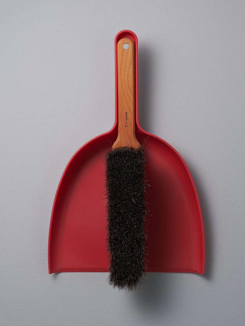 Iris Hantverk Dustpan & Brush Set – Red Kitchen+Table 3 Iris Hantverk Dustpan & Brush Set – Red Kitchen+Table