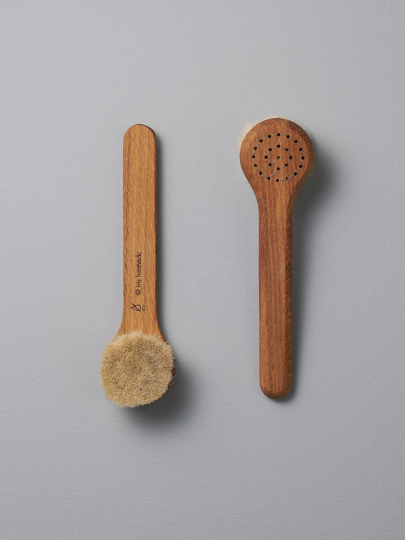 Iris Hantverk Face Brush – Dry 1 Iris Hantverk Face Brush – Dry