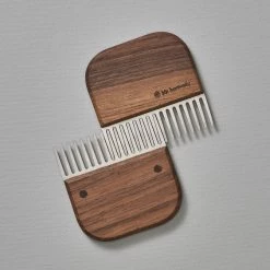 Iris Hantverk Bathroom Beard Comb – Walnut