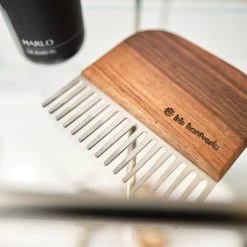 Iris Hantverk Bathroom Beard Comb – Walnut