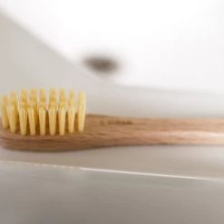 Iris Hantverk Bathroom Toothbrush – Biobased Bristles 9 Iris Hantverk Bathroom Toothbrush – Biobased Bristles