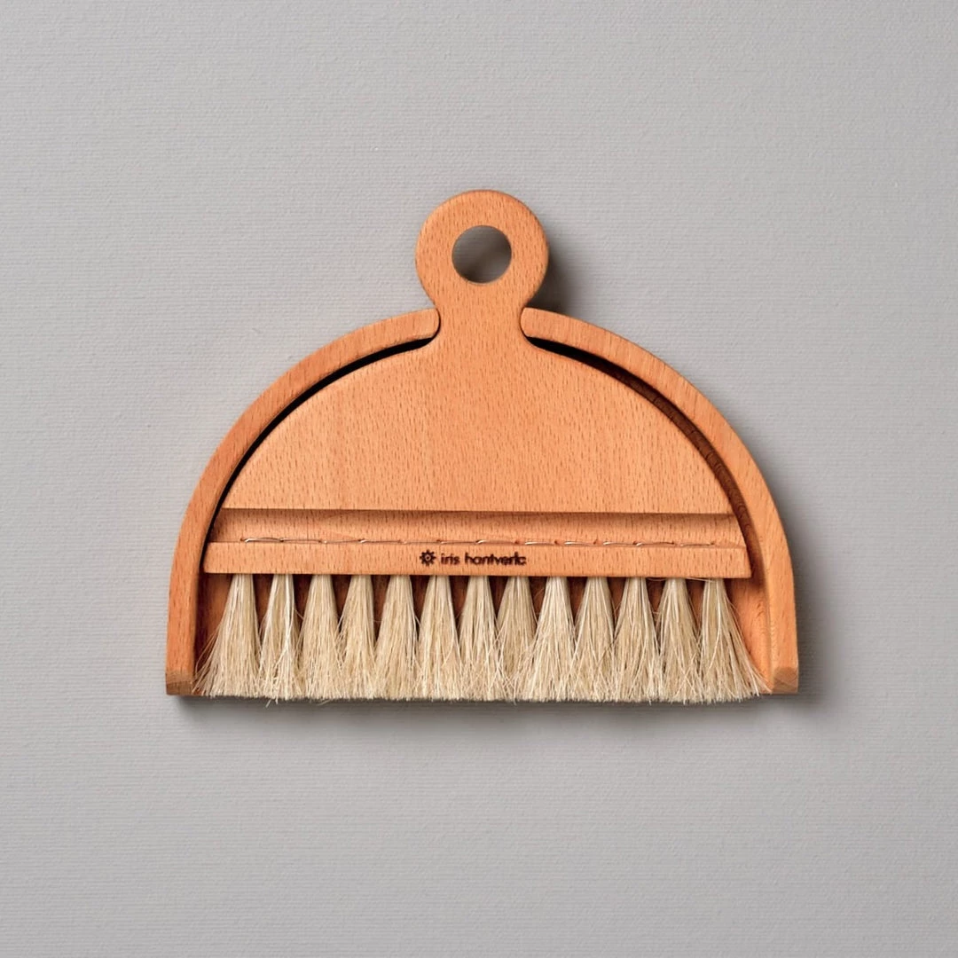 Iris Hantverk Kitchen+Table Nesting Table Brush & Pan Set 5 Iris Hantverk Kitchen+Table Nesting Table Brush & Pan Set