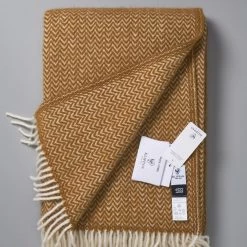 Klippan Chevron ECO* Lambswool Throw – Caramel