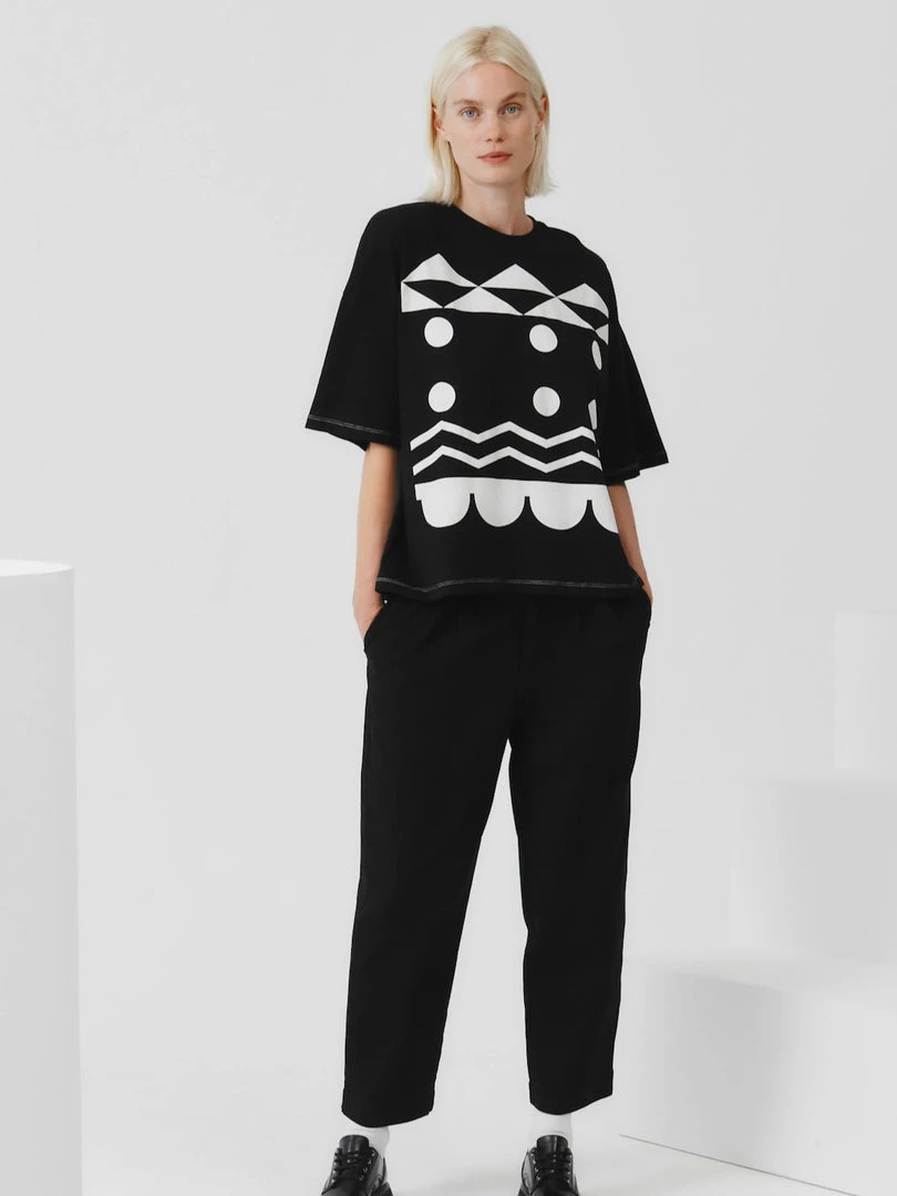 Kowtow Tapestry Tee – Black EOS Sale* 1 Kowtow Tapestry Tee – Black EOS Sale*