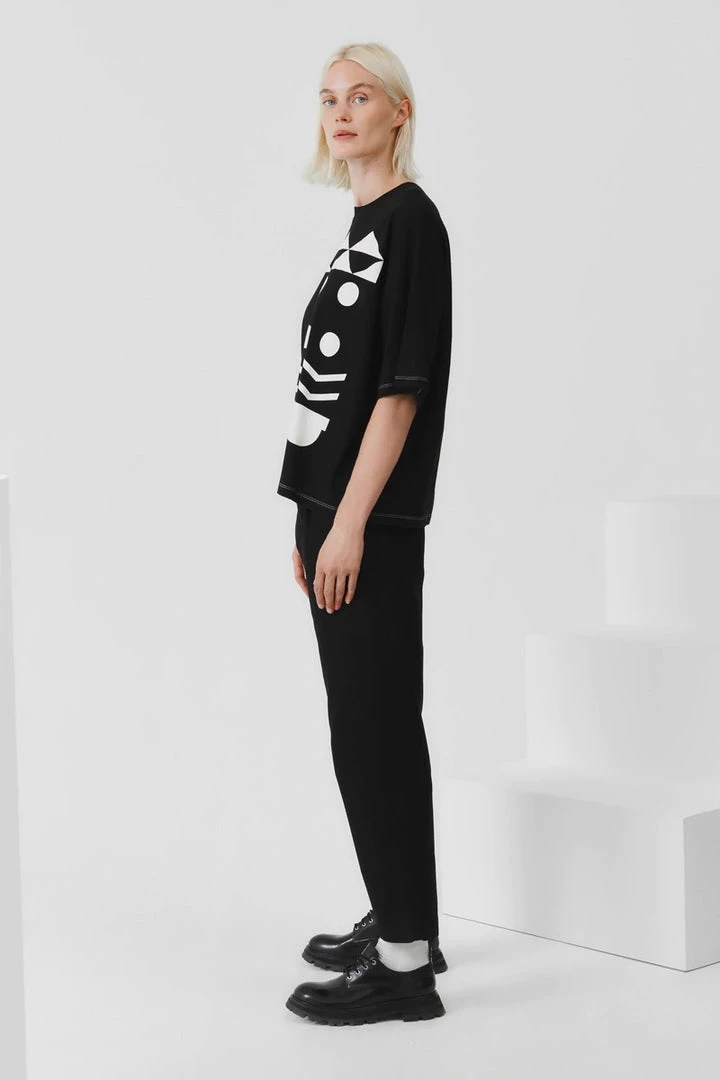 Kowtow Tapestry Tee – Black EOS Sale* 2 Kowtow Tapestry Tee – Black EOS Sale*
