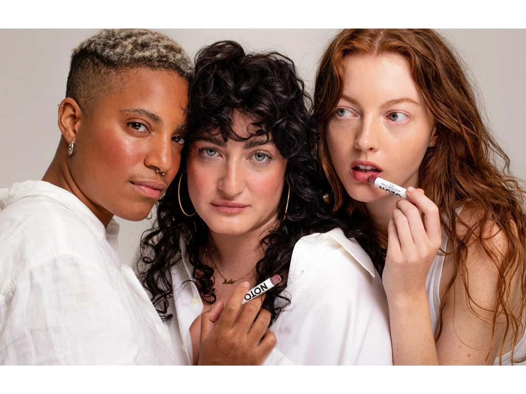 NOTO Bathroom Multi-Bene Stain Stick – FIVE 6 NOTO Bathroom Multi-Bene Stain Stick – FIVE