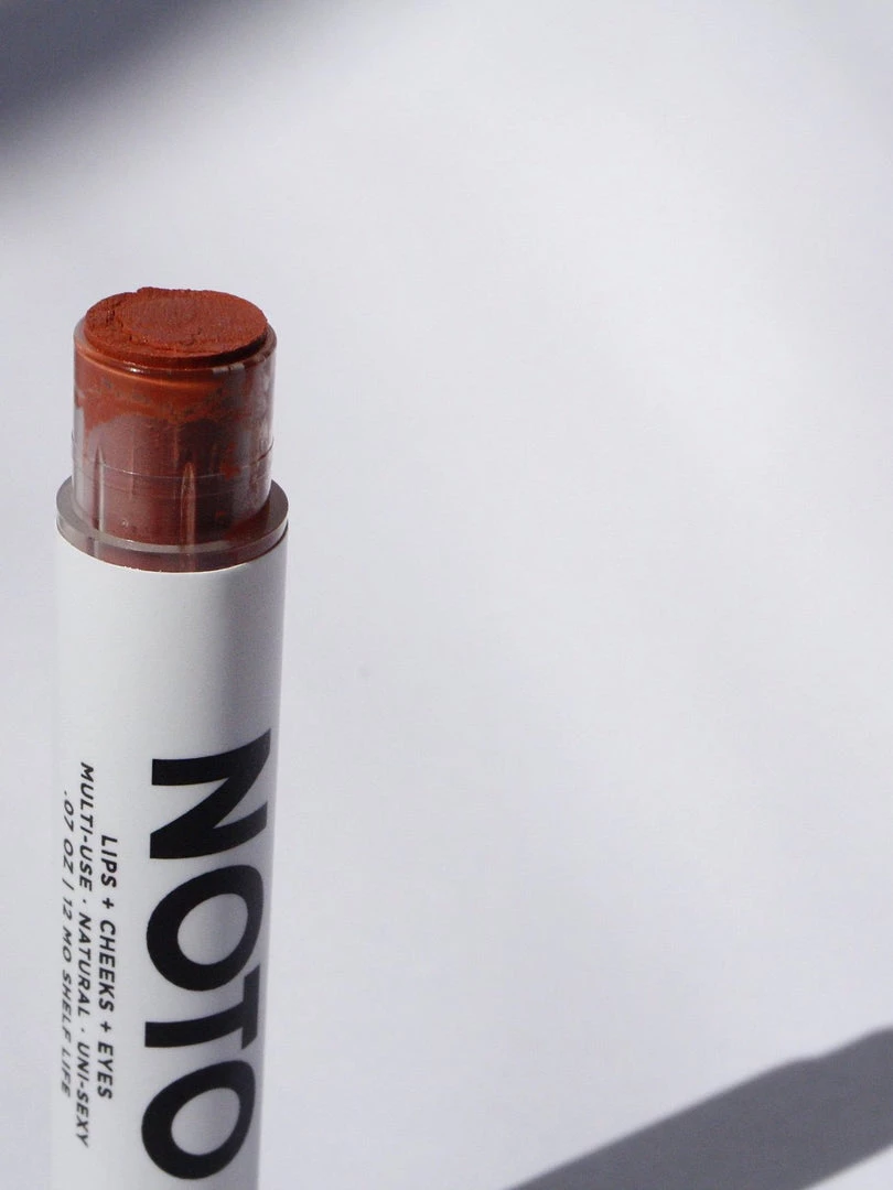 NOTO Multi-Bene Stain Stick – Ono Ono Bathroom 3 NOTO Multi-Bene Stain Stick – Ono Ono Bathroom