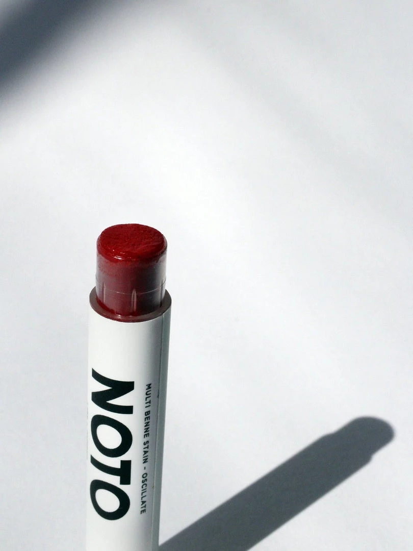 NOTO Multi-Bene Stain Stick – Oscillate Bathroom 4 NOTO Multi-Bene Stain Stick – Oscillate Bathroom