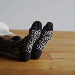 Nishiguchi Kutsushita Wardrobe Oslo Wool Jacquard Socks – Coffee 9 Nishiguchi Kutsushita Wardrobe Oslo Wool Jacquard Socks – Coffee