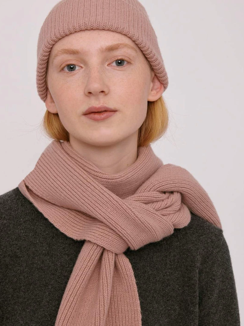 Organic Basics Recycled Wool Scarf – Dusty Rose Wardrobe 1 Organic Basics Recycled Wool Scarf – Dusty Rose Wardrobe