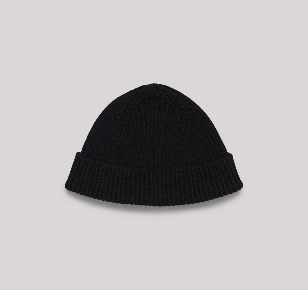 Organic Basics Wardrobe Recycled Cashmere Beanie – Black 4 Organic Basics Wardrobe Recycled Cashmere Beanie – Black