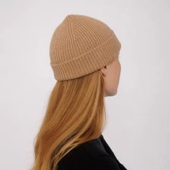 Organic Basics Wardrobe Recycled Cashmere Beanie – Camel