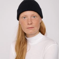 Organic Basics Recycled Cashmere Beanie – Navy Wardrobe