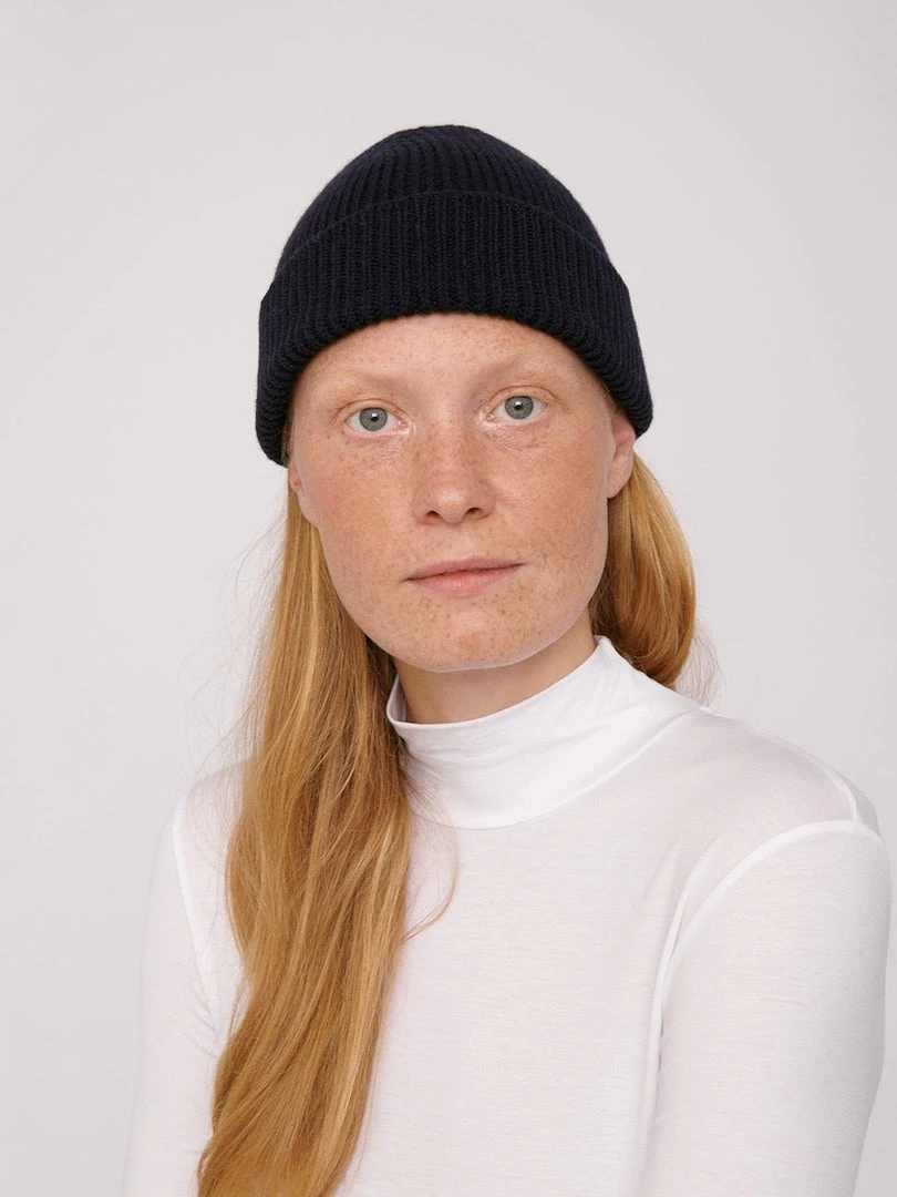 Organic Basics Recycled Cashmere Beanie – Navy Wardrobe 2 Organic Basics Recycled Cashmere Beanie – Navy Wardrobe