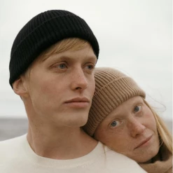 Organic Basics Wardrobe Recycled Cashmere Beanie – Black 6 Organic Basics Wardrobe Recycled Cashmere Beanie – Black