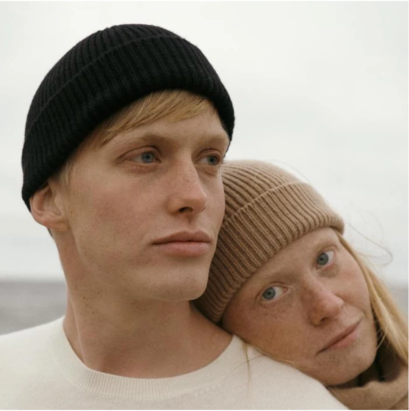 Organic Basics Wardrobe Recycled Cashmere Beanie – Black 3 Organic Basics Wardrobe Recycled Cashmere Beanie – Black