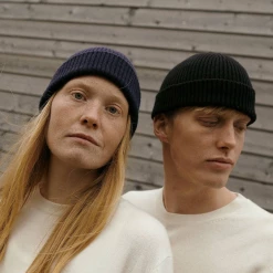 Organic Basics Recycled Cashmere Beanie – Navy Wardrobe 7 Organic Basics Recycled Cashmere Beanie – Navy Wardrobe