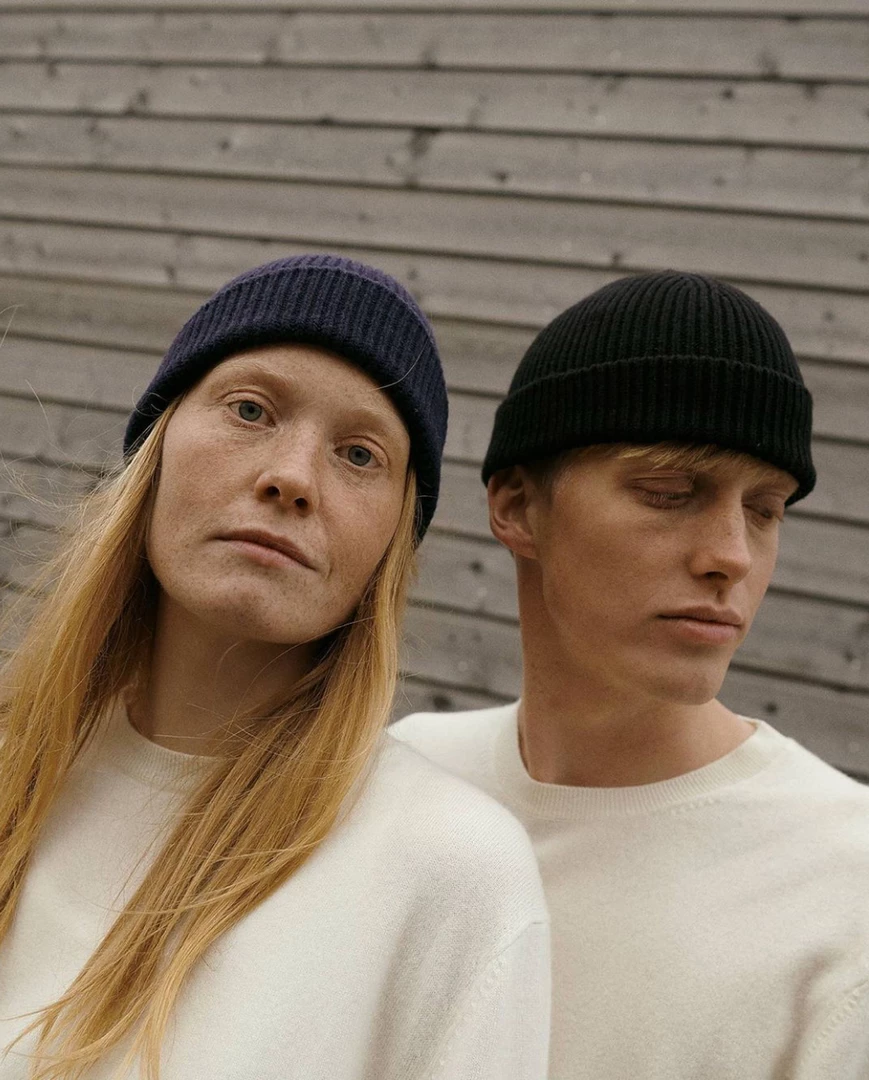 Organic Basics Recycled Cashmere Beanie – Navy Wardrobe 3 Organic Basics Recycled Cashmere Beanie – Navy Wardrobe