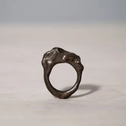 Tamara Rookes Shibuichi Contour Ring – Dark Wardrobe