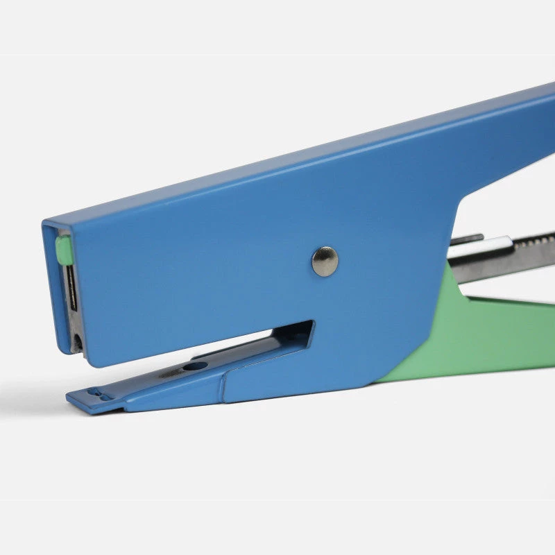 Papier Tigre Stapler – Green & Blue Workspace 3 Papier Tigre Stapler – Green & Blue Workspace