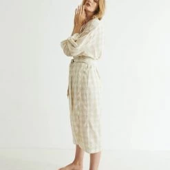 General Sleep Agnes Wrap - Oatmeal Gingham 8 General Sleep Agnes Wrap - Oatmeal Gingham