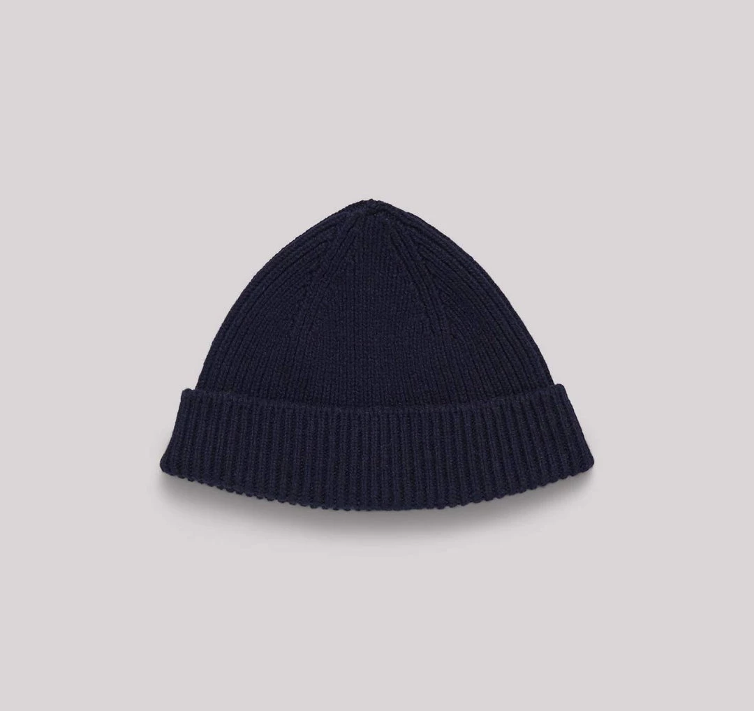 Organic Basics Recycled Cashmere Beanie – Navy Wardrobe 5 Organic Basics Recycled Cashmere Beanie – Navy Wardrobe