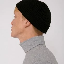 Organic Basics Wardrobe Recycled Cashmere Beanie – Black