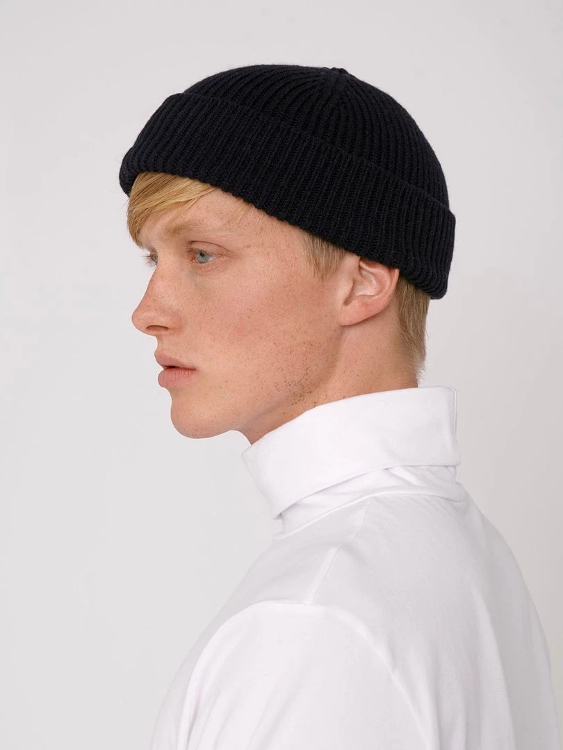 Organic Basics Recycled Cashmere Beanie – Navy Wardrobe 1 Organic Basics Recycled Cashmere Beanie – Navy Wardrobe